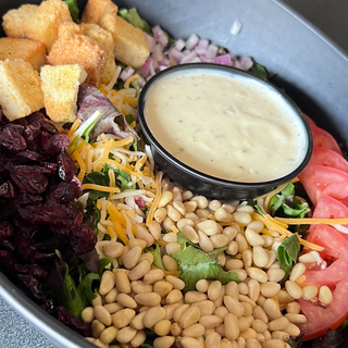 WINGNUTZ SALAD