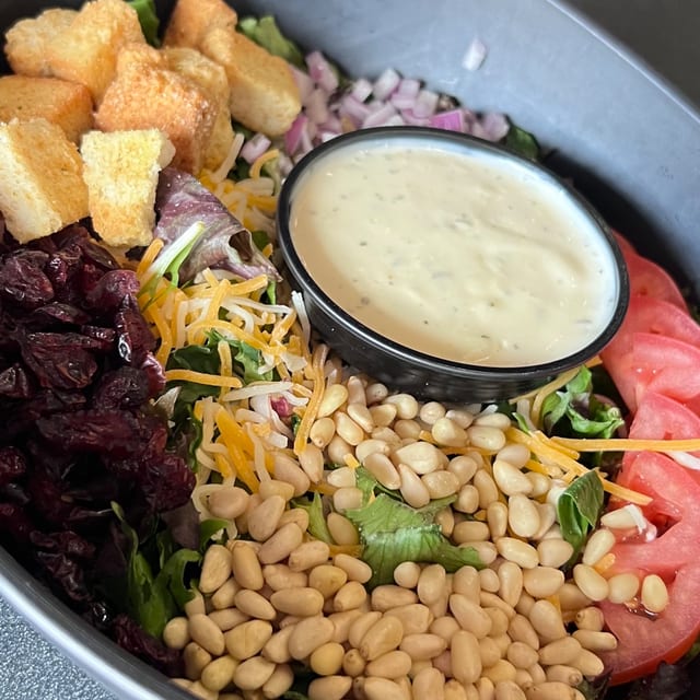 Wingnutz Salad.